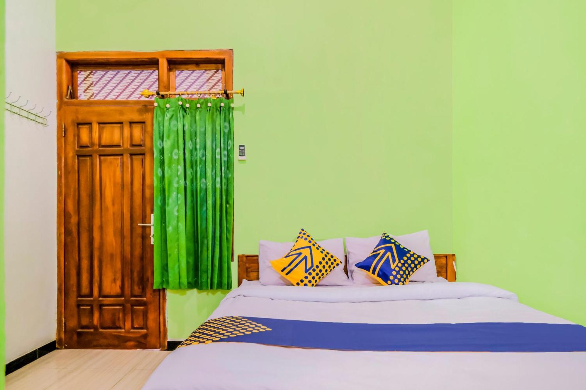สปอต ออน 1759 แฟมิลี เรสซิเดนซ์ Hotel เกอดีรี ภายนอก รูปภาพ